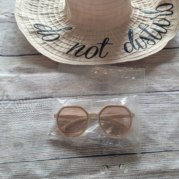 Last 1❗️Retro Tan & Brown Sunglasses ✨️ - Picture 11 of 13